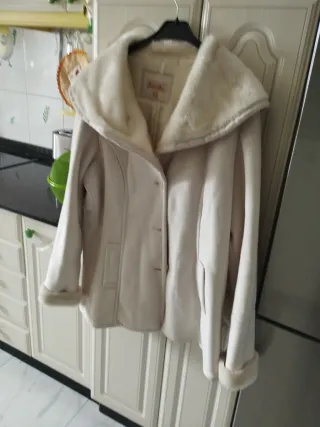 Abrigo beige talla 46