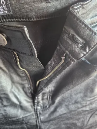 Pantalón efecto piel Stradivarius Talla 38