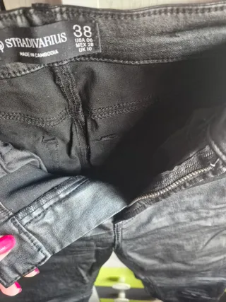 Pantalón efecto piel Stradivarius Talla 38