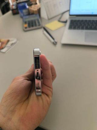 iPhone 14 Pro (parte trasera rota)