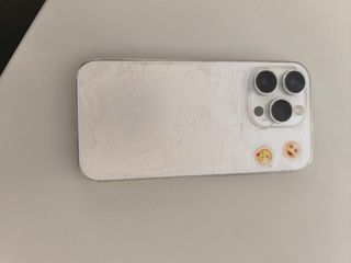 iPhone 14 Pro (parte trasera rota)