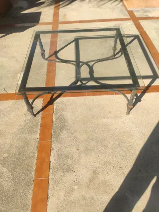 Mesa de hierro forjado con cristal
