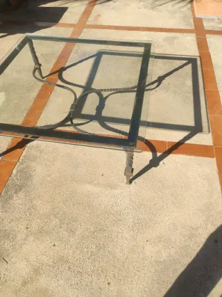 Mesa de hierro forjado con cristal