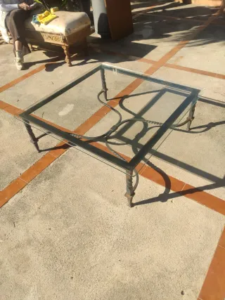 Mesa de hierro forjado con cristal
