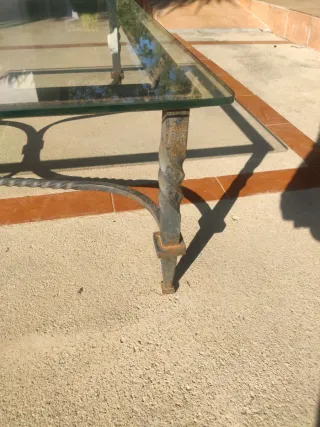 Mesa de hierro forjado con cristal