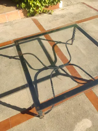 Mesa de hierro forjado con cristal