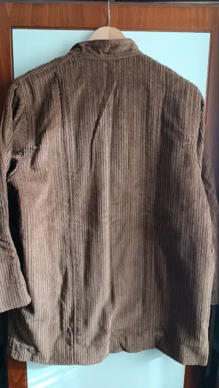 Traje de pana marrón