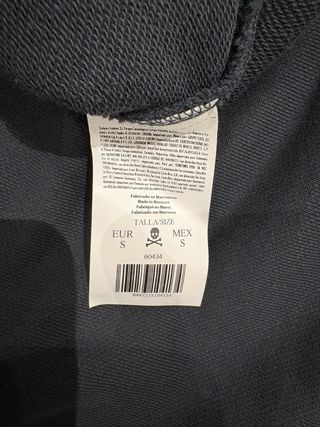 Sudadera Scalpers Negra con Calavera en relieve.