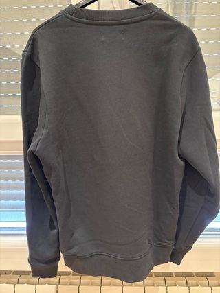 Sudadera Scalpers Negra con Calavera en relieve.