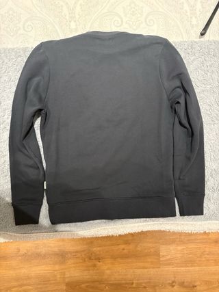 Sudadera Scalpers Negra con Calavera en relieve.