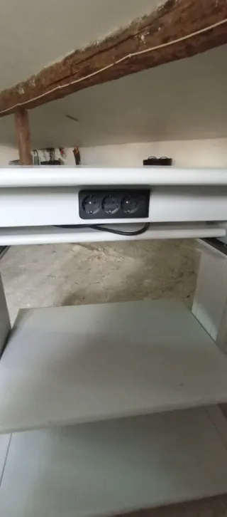 Mesa para ordenador con ruedas