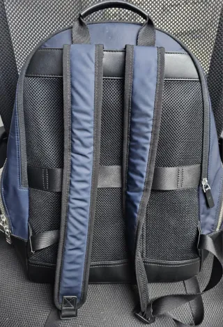 Mochila Tommy Hilfiger Azul y Negra