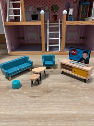 Casa de muñecas de madera amueblada