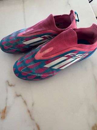 Botas de fútbol Adidas F50, talla 38.