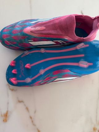 Botas de fútbol Adidas F50, talla 38.