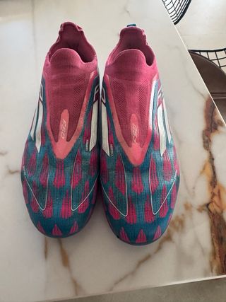Botas de fútbol Adidas F50, talla 38.