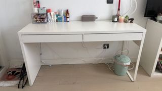 Escritorio IKEA MICKE blanco, 140 cm con 2 cajones