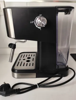 Cafetera Espresso AEOMJK Negra.