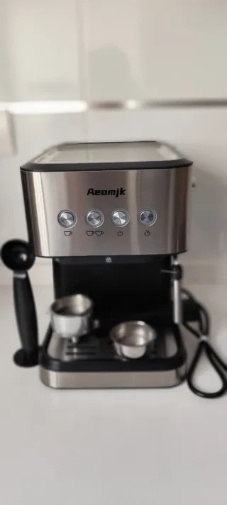 Cafetera Espresso AEOMJK Negra.