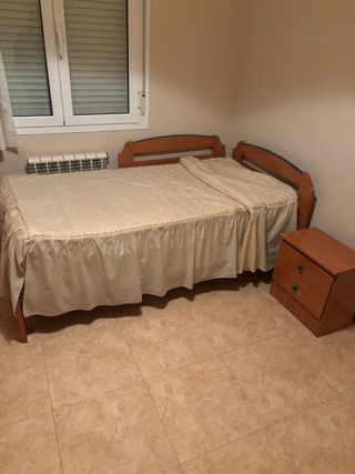 2 camas 90 + mesita (2 colchones de regalo)