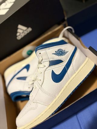 Zapatos Jordan Blanco y Azul