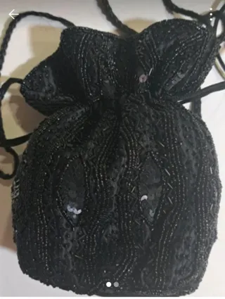 Bolso de fiesta negro con pedrería
