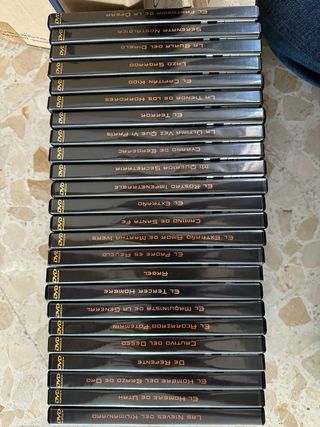 Lote 43 libros juvenil-infantil + 39 DVD’s
