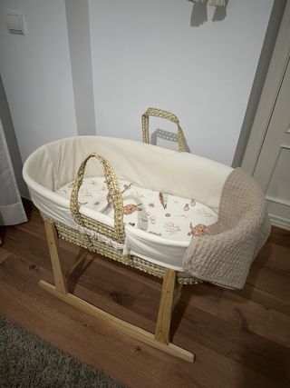 Moisés Bimbi Cesta Mimbre con Soporte.