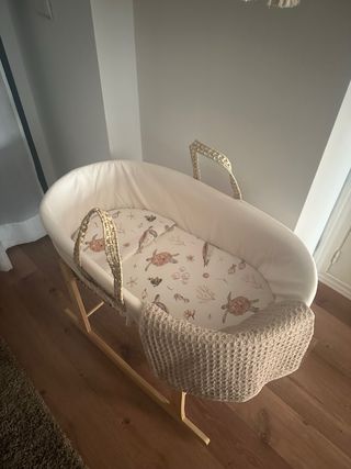 Moisés Bimbi Cesta Mimbre con Soporte.