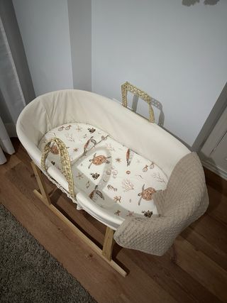 Moisés Bimbi Cesta Mimbre con Soporte.