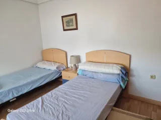 2 camas 90cm +mesita noche+2 somieres