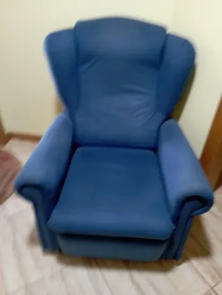 Sillón reclinable azul de tela