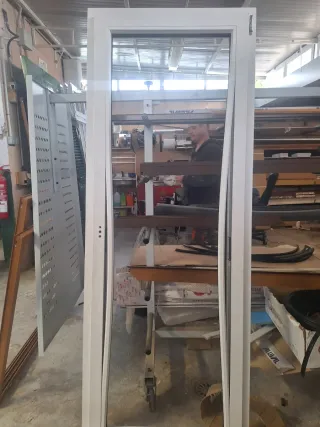 Puerta PVC Blanca Practicable Oscilobatiente