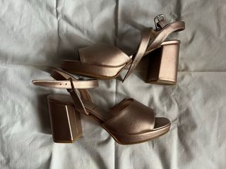 Sandalias de tacón de piel