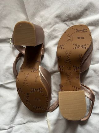 Sandalias de tacón de piel