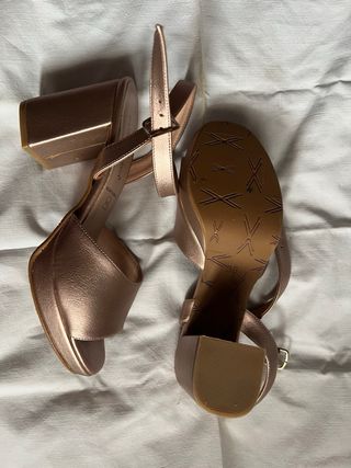 Sandalias de tacón de piel