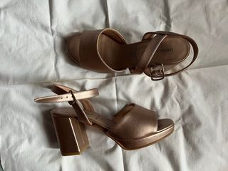 Sandalias de tacón de piel