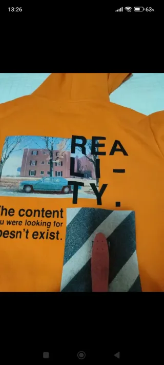 Sudadera naranja con estampado