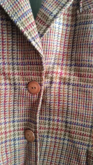 Traje de cuadros marrón y multicolor