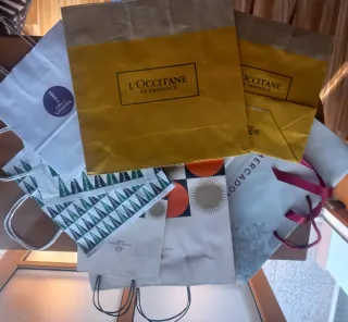 8 Bolsas de Papel L'Occitane y otras