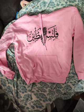 Sudadera rosa con diseño árabe