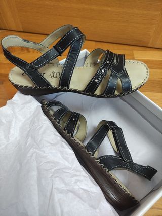 NUEVAS! Sandalias negras talla 38