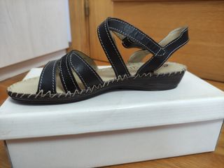 NUEVAS! Sandalias negras talla 38