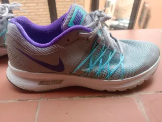 Zapatillas Nike Running Mujer Grises y Moradas