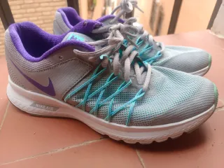Zapatillas Nike Running Mujer Grises y Moradas
