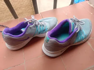 Zapatillas Nike Running Mujer Grises y Moradas