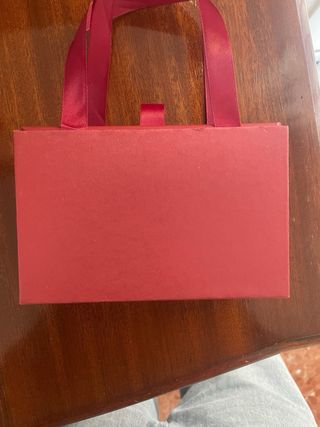 Caja de regalo Love con rosas y colgante corazón