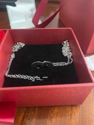 Caja de regalo Love con rosas y colgante corazón