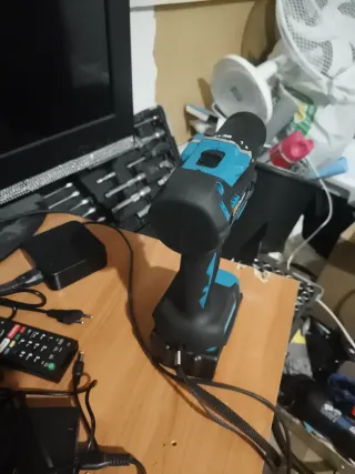 Taladro percutor a batería 65NM de 18v