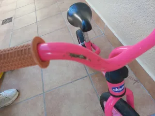 Bicicleta infantil Chicco rosa sin pedales